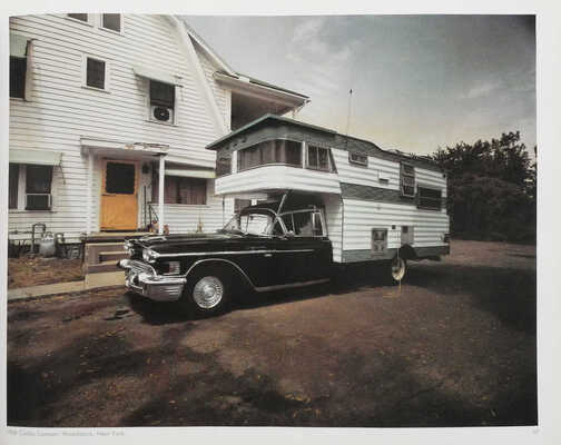 [Кадилак. Альбом фотографий Стевана
Салмери]. Cadillac. Photographs by
Stephen Salmeri/Hand-painted by Sydnie
Michele Salmieri. Text by Owen Edwards.
New York: Rizzoli, 1985.